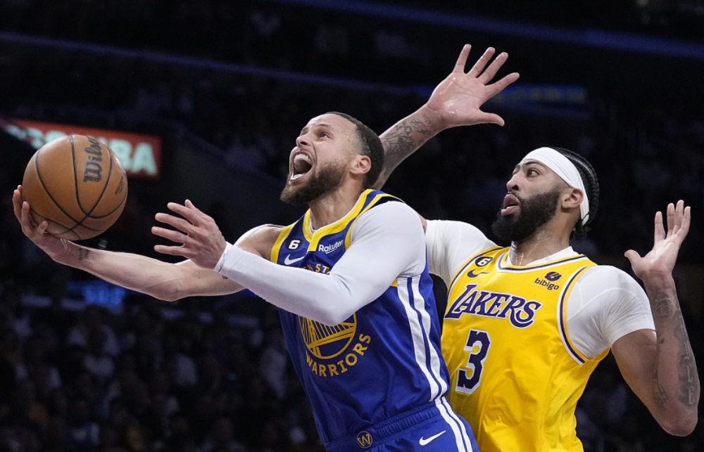 星空体育-NBA比赛：勇士击败湖人，库里砍下30分